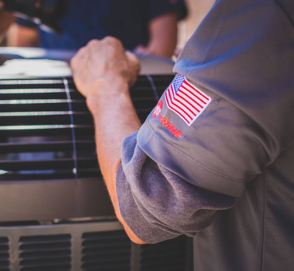 canyon state hvac tech installing a heat pump